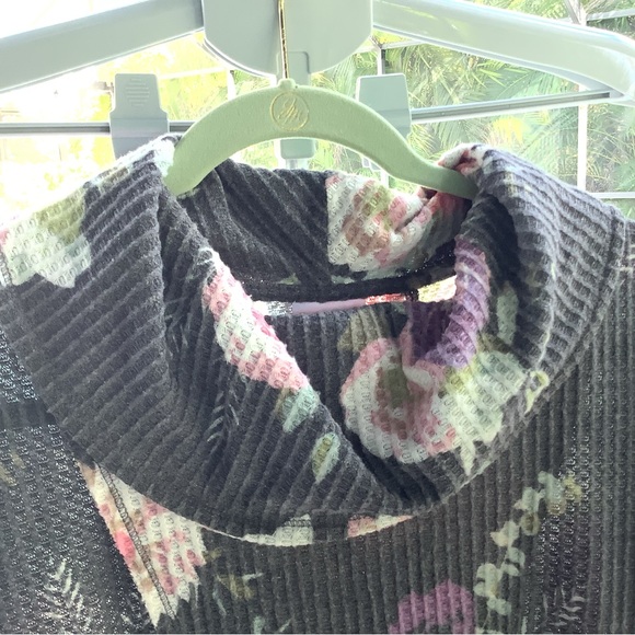 EUC, Lu LaRoe, Cowl Neck, split front, waffle knit top. Oversized Small - Picture 3 of 8